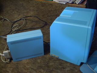 Vintage Apple computer,  blue case / keyboard / mouse 9
