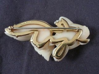 VINTAGE GUMP ' S SAN FRANCISCO 14K GOLD CARVED PINK JADE KOI FISH PIN BROOCH 2