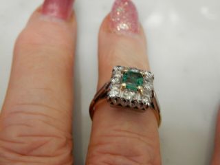 AN EXCEPTIONAL ANTIQUE ART DECO 18 CT GOLD & PLAT EMERALD AND DIAMOND RING 9