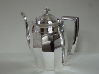 LARGE ANTIQUE STERLING SILVER COFFEE POT - BARKER BROS - CHESTER 1921 - 670g 4