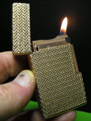 VERY RARE REVISED S.  T.  DUPONT 18K 750 SOLID GOLD LIGHTER L1 AND PAPERS 9