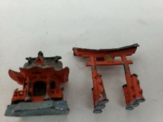 Heavy vintage japanese miniature metal set - pagoda / temple (painted pewter?) 4