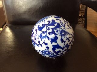 TOP QUALITY Vintage Chinese Blue & White ‘Flower Pattern’ Porcelain Ball,  1950s. 2