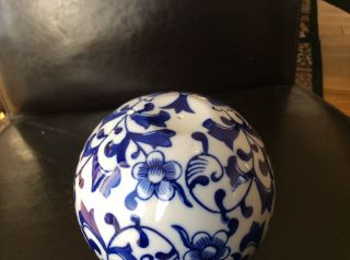 TOP QUALITY Vintage Chinese Blue & White ‘Flower Pattern’ Porcelain Ball,  1950s. 5