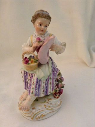 ANTIQUE MEISSEN LADY SITTING ON A BASKET OF FLOWERS HOLDING A HAT AND ROSE 2