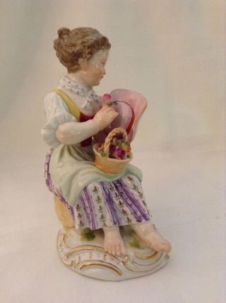 ANTIQUE MEISSEN LADY SITTING ON A BASKET OF FLOWERS HOLDING A HAT AND ROSE 3