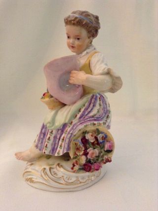 ANTIQUE MEISSEN LADY SITTING ON A BASKET OF FLOWERS HOLDING A HAT AND ROSE 4