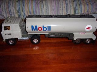 Vintage Mobil Oil Company Tanker Truck Ertl