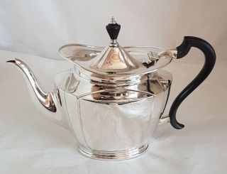 A George V Sterling Silver Tea Pot.  Sheffield 1913.  By Roberts And Belk