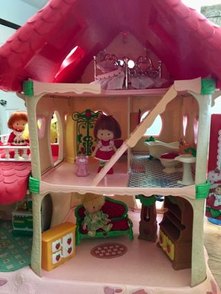 Strawberry Shortcake Happy Home doll house,  accessories and dolls 2