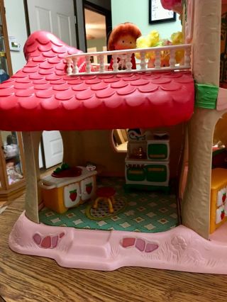 Strawberry Shortcake Happy Home doll house,  accessories and dolls 4