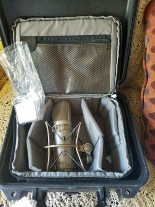 Neumann U87 Vintage Condenser Microphone with shock mount & case 2