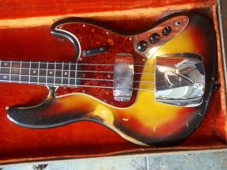 Vintage 1963 Fender Jazz Bass Guitar in Sunburst with Case 2