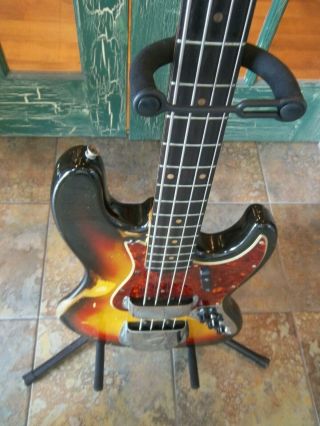 Vintage 1963 Fender Jazz Bass Guitar in Sunburst with Case 5