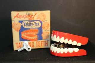 Vintage Yakity - Yak - Talking Teeth With Key And Box - They Talk