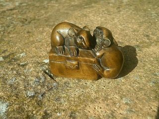 Hand Carved Wood Netsuke Mice Or Rats On Trinket Box Collectable Boxwood Figure