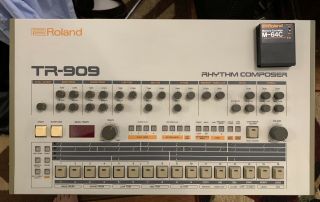 Vintage ROLAND TR - 909 Drum Machine with memory cartridge 2