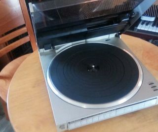 Vintage Technics SL - Q6 Direct Drive Automatic Turntable System great. 2