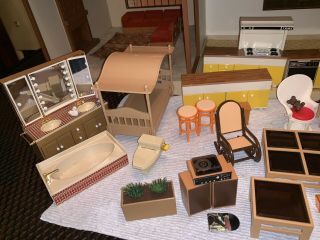 Vintage 70’s Tomy Smaller Better Home and Garden Dollhouse Dolls Furniture Box 7