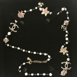 CHANEL Lovely Vintage Necklace with Fresh Water Pearls and Enamelled Flowers 12