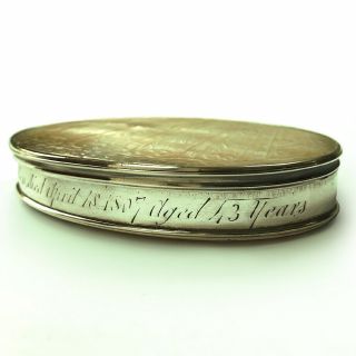 A ANTIQUE GEORGIAN SOLID SILVER & MOTHER OF PEARL POCKET SNUFF BOX 3