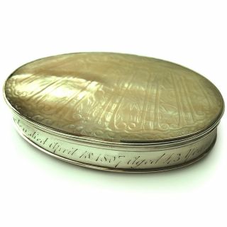 A ANTIQUE GEORGIAN SOLID SILVER & MOTHER OF PEARL POCKET SNUFF BOX 4