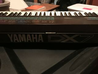 Yamaha DX7 vintage digital synth with 2 Cartridges 7
