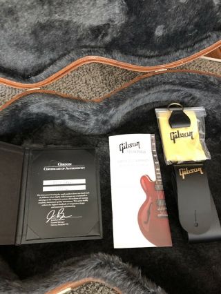 Gibson ES - 335 Traditional Semi - Hollow Vintage Ebony Electric Guitar 2018 5