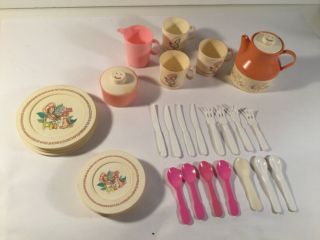 Vintage 26 Piece Chilton Strawberry Shortcake Plastic Toy Dishes Tea Set Plates