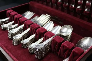 62 PIECE BERGUNDY REED & BARTON STERLING SILVER FLATWARE SET W/ CASE 4