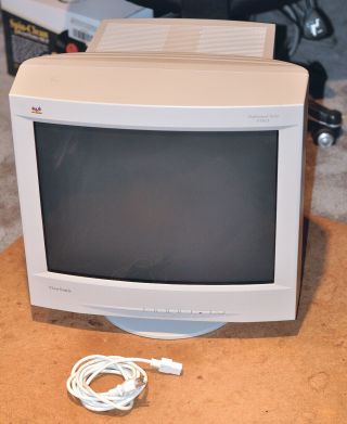 Vintage ViewSonic PT813 21 inch Professional Series CRT Monitor 2