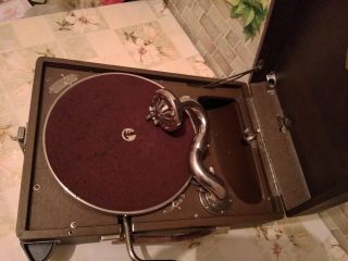 Vintage USSR GRAMOPHONE PHONOGRAPH Portable Record Player Plant 