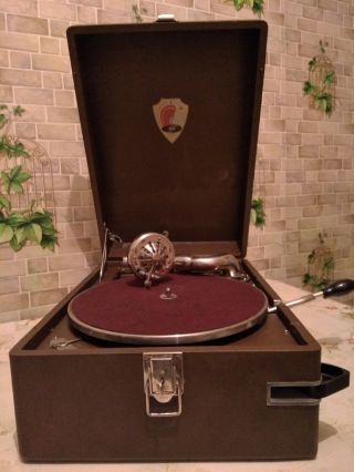 Vintage USSR GRAMOPHONE PHONOGRAPH Portable Record Player Plant 