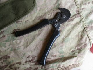 WWII GI Wire Cutters with 1945 dtd Pouch 8