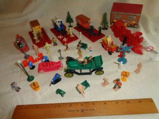Small Scale Civilian Figure Playset Llado Die - Cast Vehicles Marx Plasticville Et