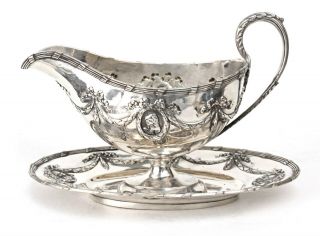 Hanau 800 Silver Gravy Boat With Under Plate King Louis Medallions & Garlands