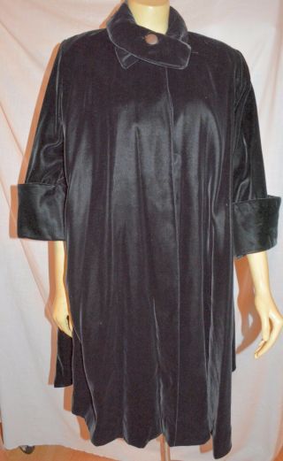 Vintage Black Velvet Opera Minimalist Coat Jacket 3/4 Sleeves Stunning Small