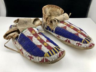 Antique Sioux Lakota/Dakota Beaded Moccasins Circa Early to Mid 20th Century 2