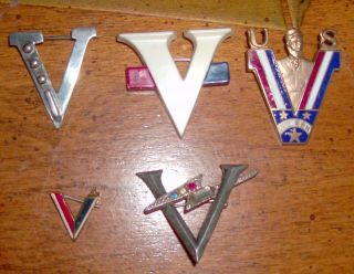 (5) V For Victory Pins (l@@k)