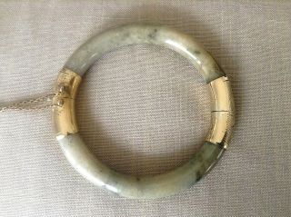 Vintage 14k Etched Yellow Gold Green Jade Hinged Bangle Bracelet W/safety Chain