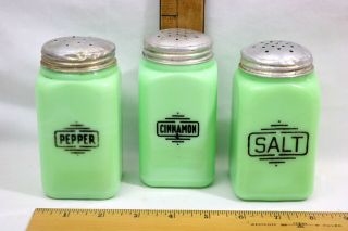 Vintage Mckee Jadite Small & Large Box Shaker Set Salt Pepper Cinnamon 1930s