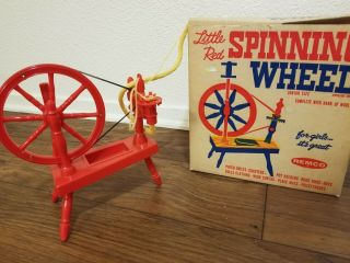Vintage Antique Remco Little Red Toy Spinning Wheel With Yarn,  Box,  Booklet.  1963