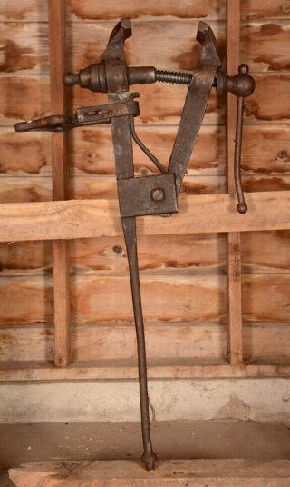 Vintage Columbian Blacksmith Post Vise Tool 4 - 1/2 " Jaw 6 - 1/4 " Opening 50 Pounds