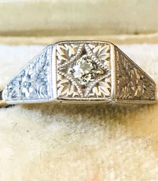 Art Deco 18ct,  Gold & Platinum Diamond solitaire engagement ring,  Circa 1920 6
