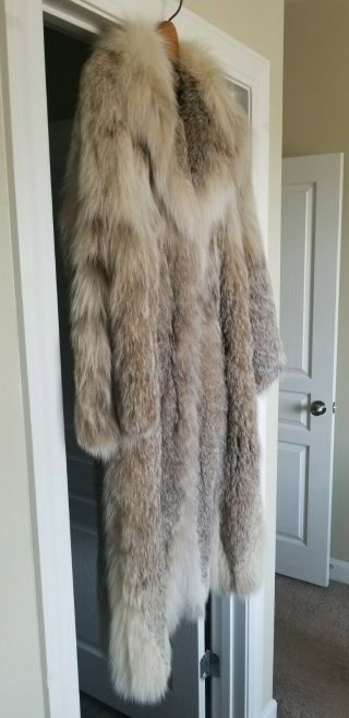 Luxurious and Flawless Women ' s Adolfo Canadian Lynx Fur Coat 2
