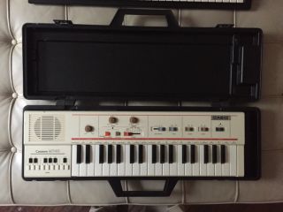Casio Casiotone Mt - 40 80s Vintage Portable Keyboard Synthesizer With Hard Case