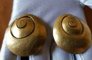 Vintage Auth - Van Der Straeten - Earrings Shell Design Matte Gold Finish Clips