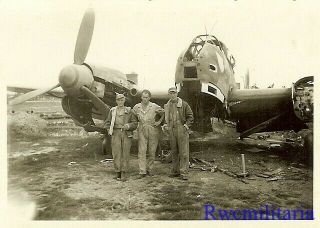 Org.  Photo: Us Soldiers Posed W/ Abandoned Luftwaffe Me.  210 Fighter Plane