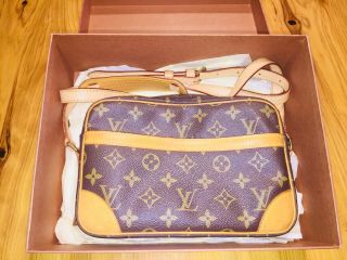 Authentic Vintage Louis Vuitton Monogram Trocadero Crossbody Bag