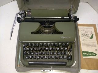 VINTAGE OLYMPIA SM2 PORTABLE TYPEWRITER Rare army green Forrest green good 2